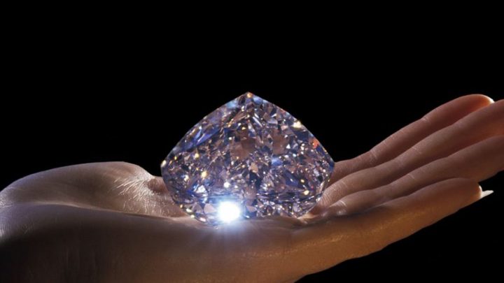 Kim cương trở thành vua của các loại đá quý cứng nhất