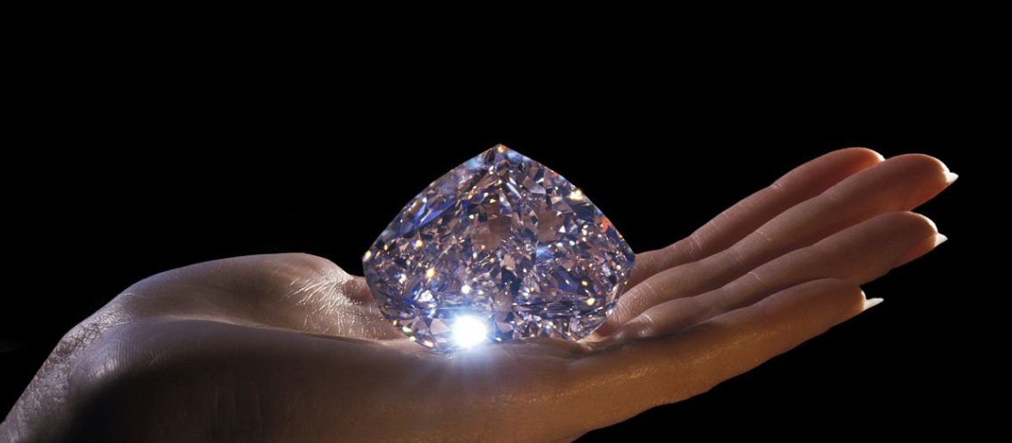 Kim cương trở thành vua của các loại đá quý cứng nhất